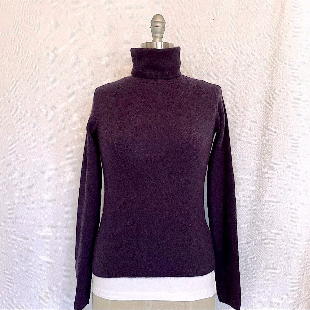 Max Mara XS/S pure cashmere turtleneck sweater. Dark purple